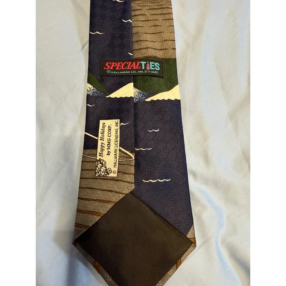 Hallmark Specialties Santa Reindeer‎ Fishing Christmas Holiday Tie Green